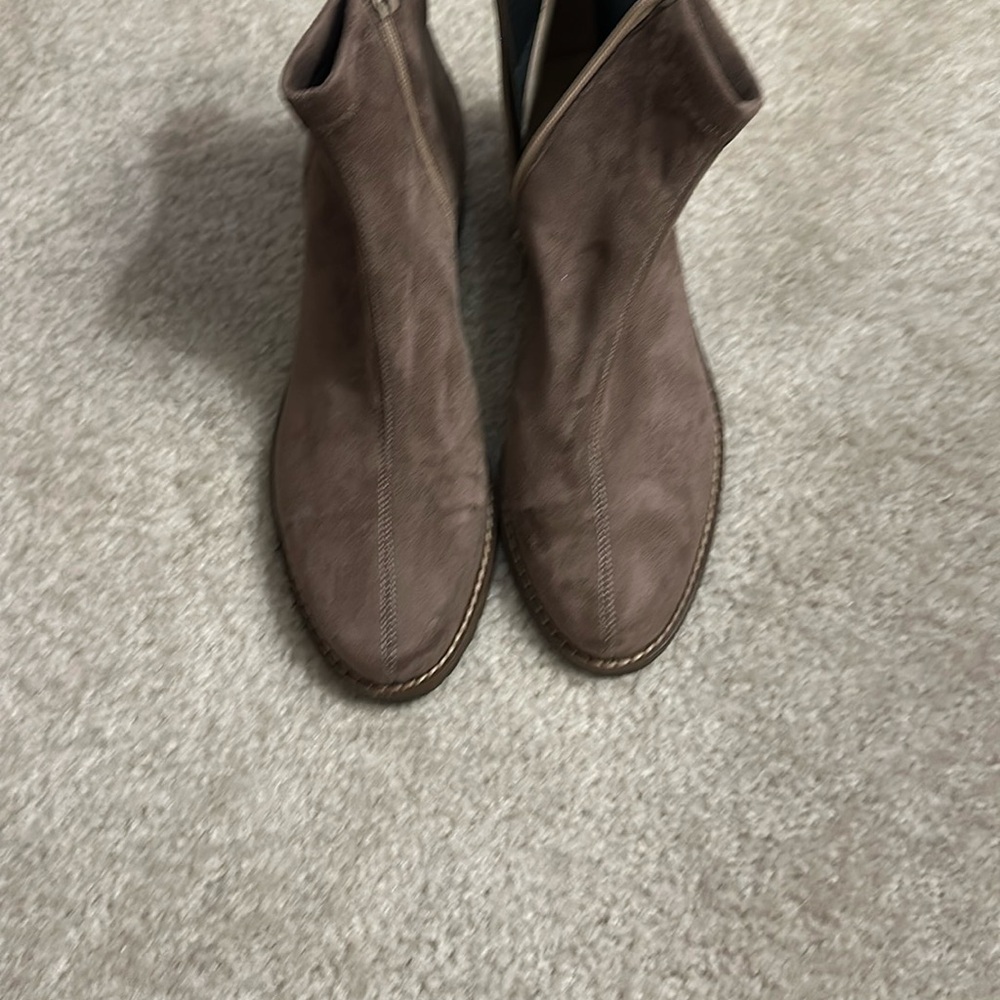 Ron White Women's Elegant Tan Boots